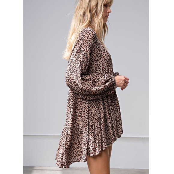 easel Tops Nwt Easel Brand Leopard Print Woven Printed Top